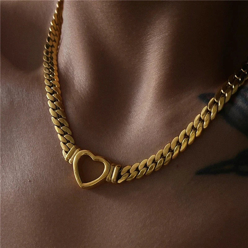 Vida Heart Choker