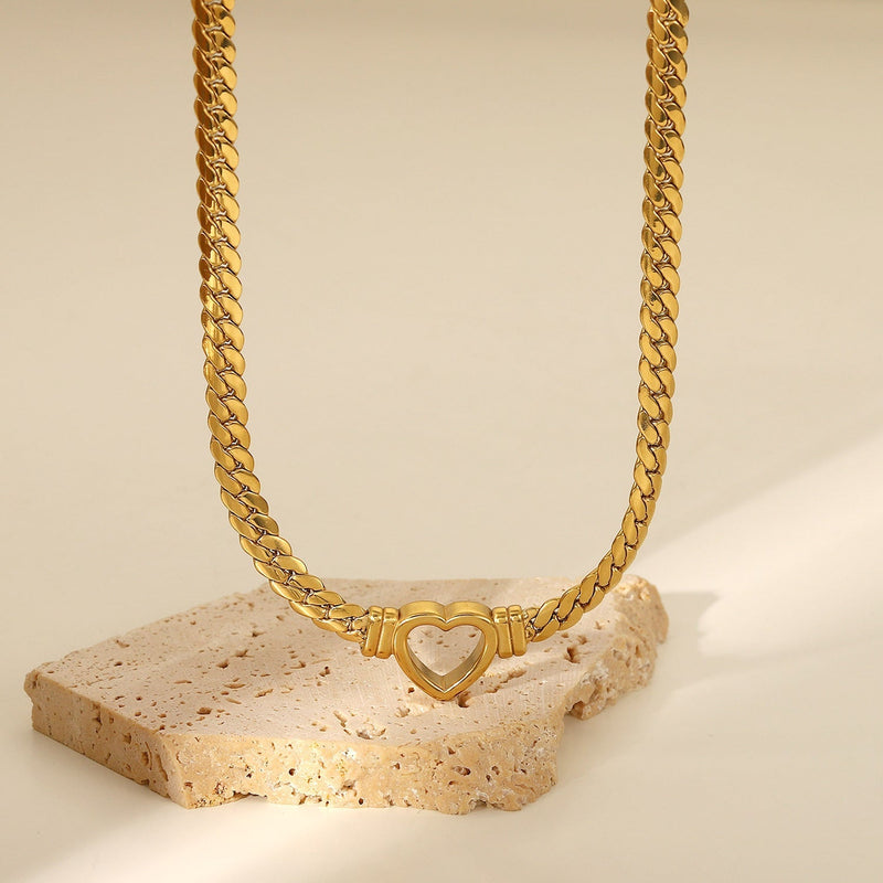 Vida Heart Choker