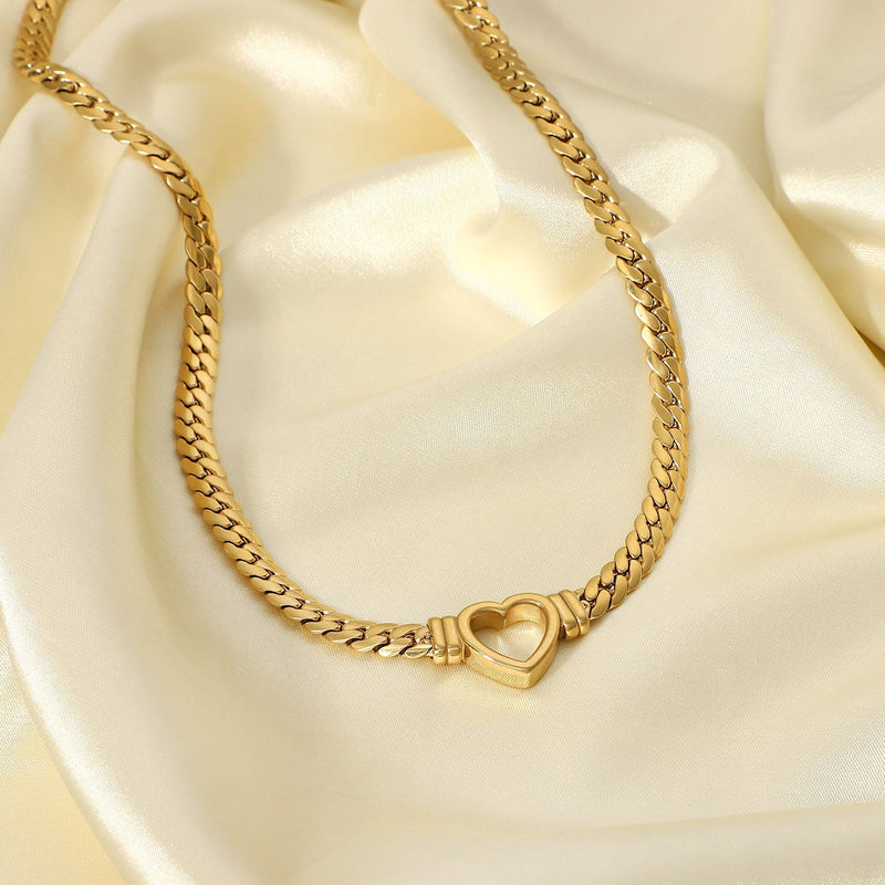Vida Heart Choker