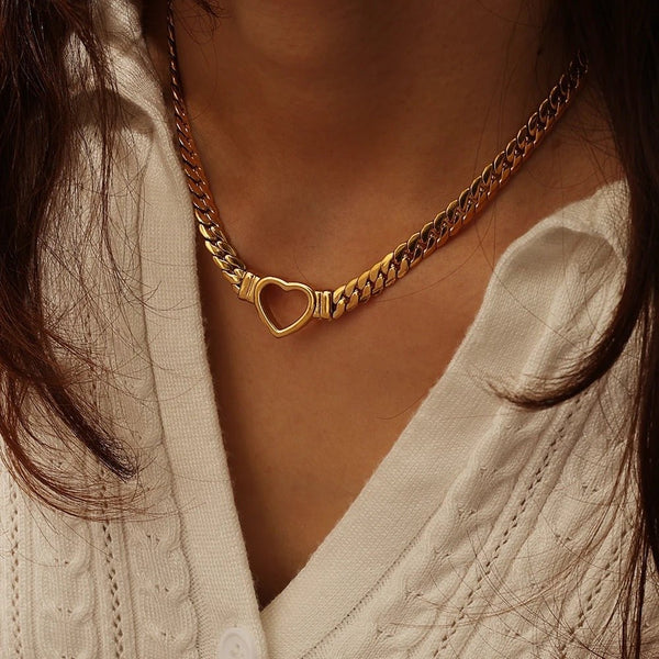 Vida Heart Choker